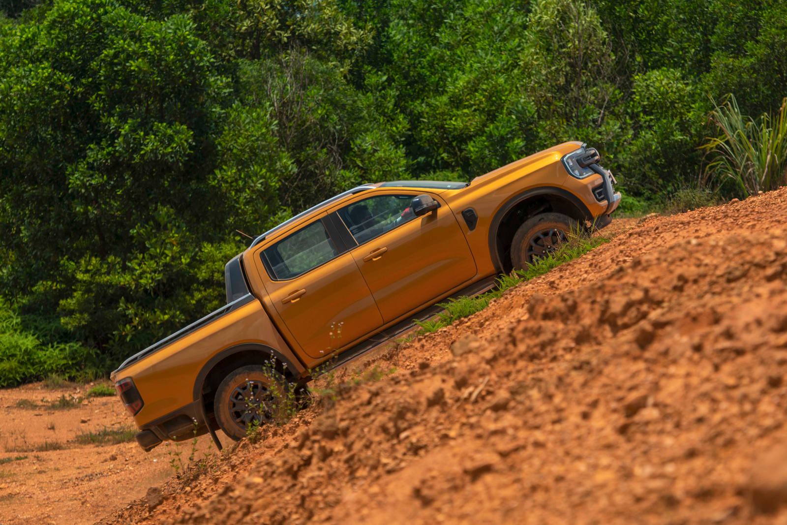 Ford Ranger 2022 thế hệ mới có giá từ 659 triệu đồng tại Việt Nam