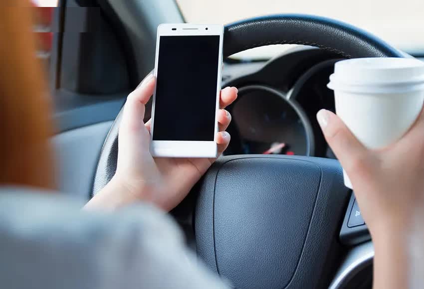 Những yếu tố gây mất tập trung khi lái xe và cách khắc phục