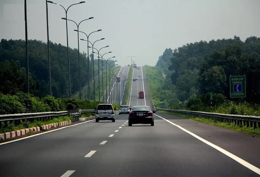 Cách tính chính xác khoảng cách an toàn giữa 2 xe