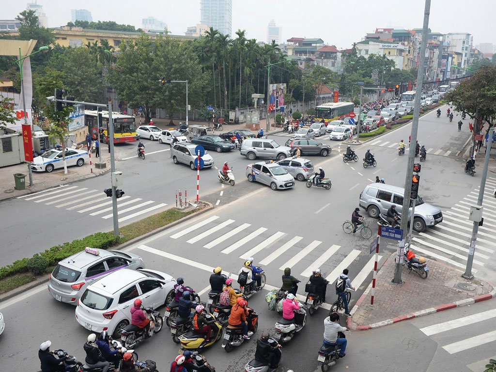 Kỹ năng lái xe an toàn: Kinh nghiệm lái xe khi qua giao lộ