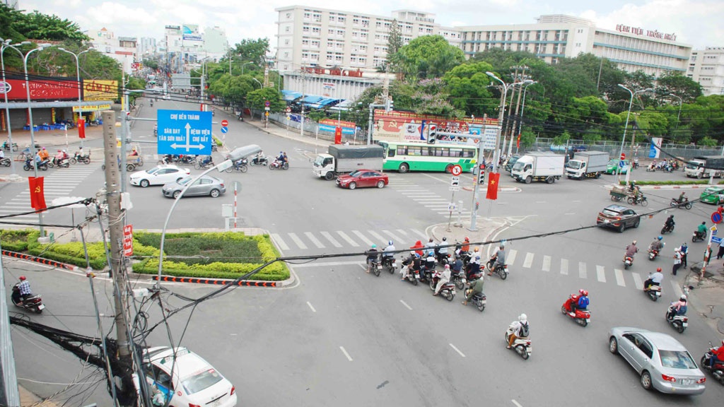 Kỹ năng lái xe an toàn: Kinh nghiệm lái xe khi qua giao lộ