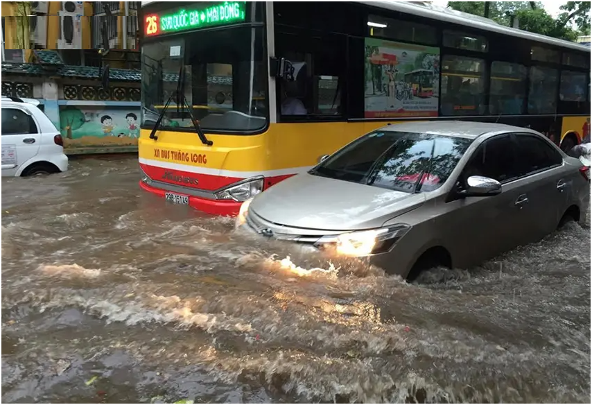 Cách lái xe ô tô qua đường ngập, xử lý xe bị ngập nước chết máy