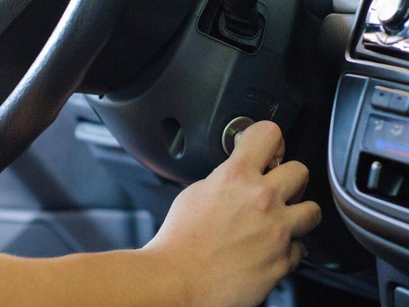 Cách xử lý khi xe bị kẹt chân ga đơn giản và an toàn nhất