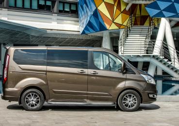 MC Huyền Linh Khám Phá Ford Tourneo