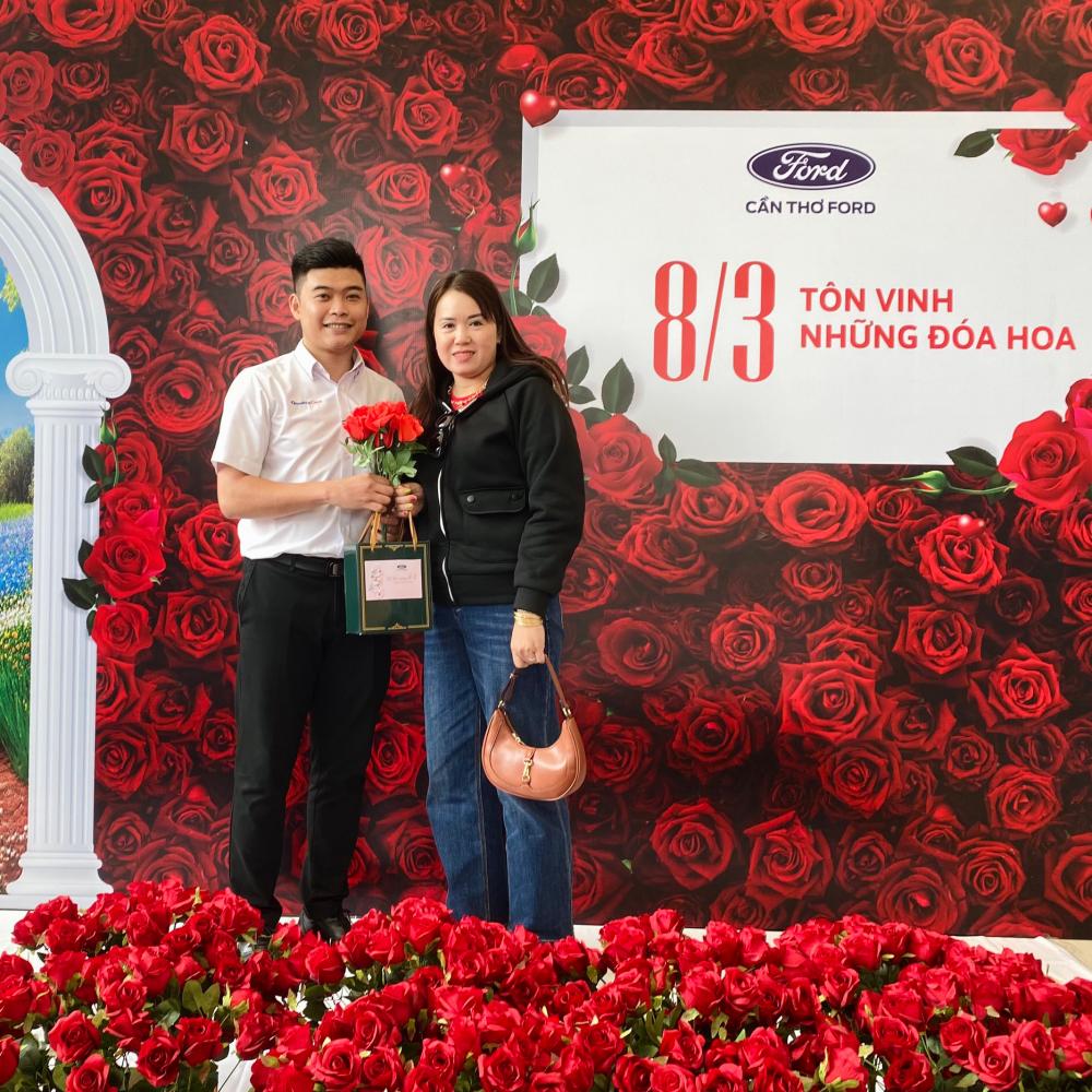 NHỮNG ĐÓA HOA HỒNG NỒNG THẮM
